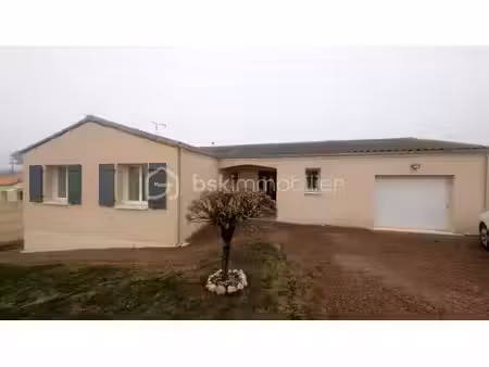 maison traditionnelle de 99 m² à l'absie