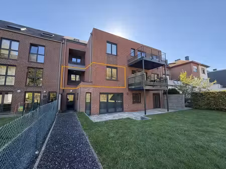 appartement 1 chambre avec jardin privatif et parking sous c