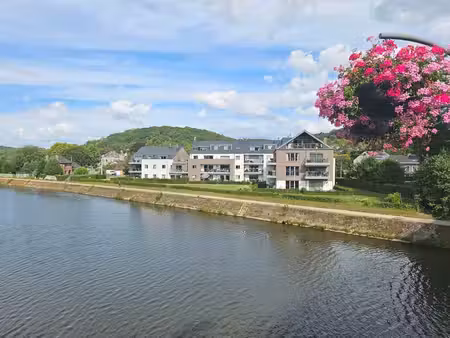 appartement (2 ch /1 sdb) situé au rez-de-chaussée avec jard