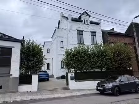 belle maison de maître (3 façades)