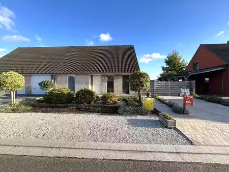 oostnieuwkerke – woning met 3 slaapkamers  tuin en carport