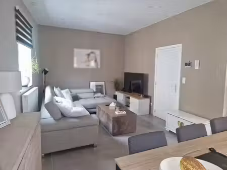 superbe maison de 2 chambres avec spacieux garage
