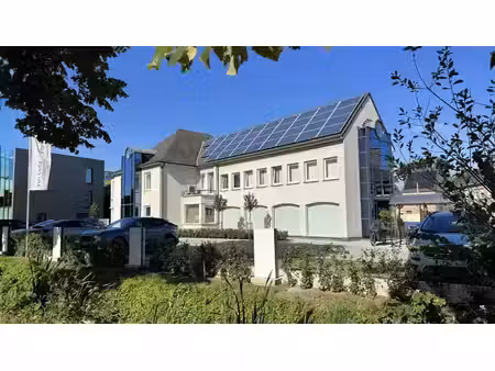 bâtiment de bureaux indépendant à louer près de l'e40 à dro