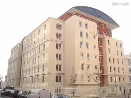 2 pièces proche la défense