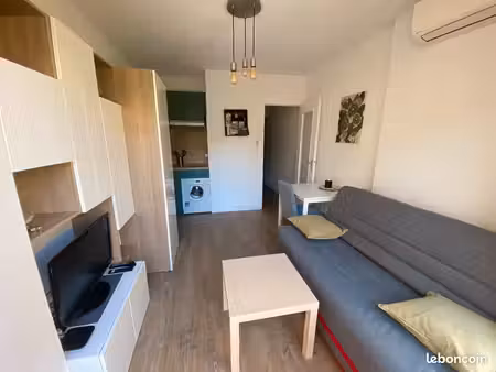 location studio avec terrasse bormes les mimosas la favière (clim  internet  parking privé