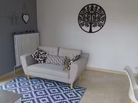un pièce meublée sur nanterre