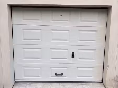 box fermé de 12 5 m² - résidence sécurisée