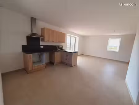 maison 4 pièces 77 m² avec grande terrasse et deux places de stationnement