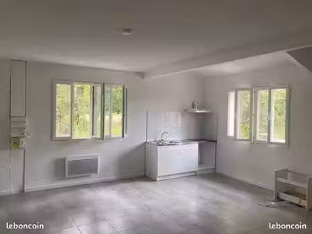 à louer maison en pierre t2 centre ville