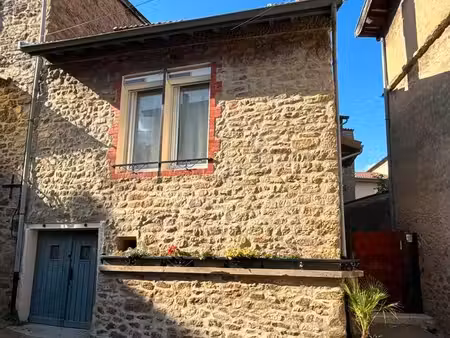 charmante maison de village en pierre rénovée – 50 m² – roiffieux