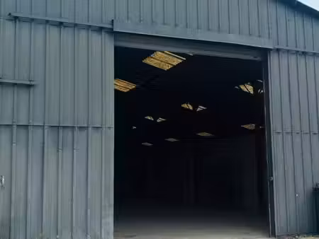 à louer – dépôt de 225 m² à la chapelle-saint-aubin