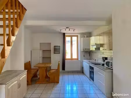 à louer – t2 en duplex de 42 m²  centre de souvigny