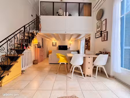 charmant studio avec mezzanine  rénové et climatisé