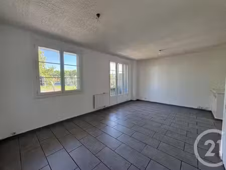appartement t3 à louer - 3 pièces - 71 01 m2 - la seyne sur mer - 83 - provence-alpes-cote