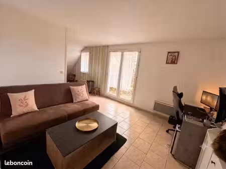 loue t1bis calme et lumineux avec garage à tresserve 670