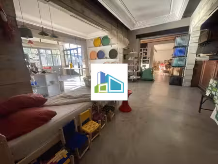 location local commercial