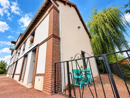 triplex avec stationnement et jardin commun