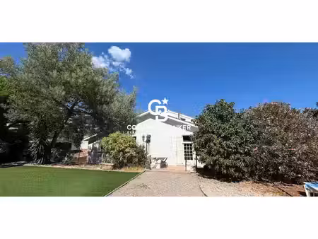 appartement avec piscine en bord de mer cavalaire-sur-mer (83)