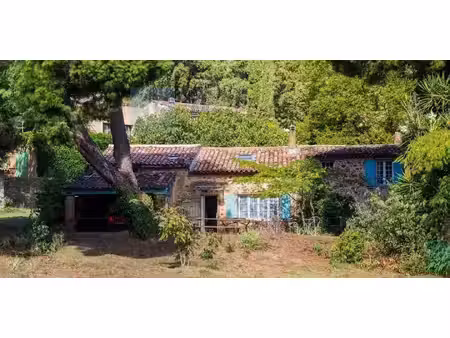 maison avec piscine et terrasse la garde-freinet (83)
