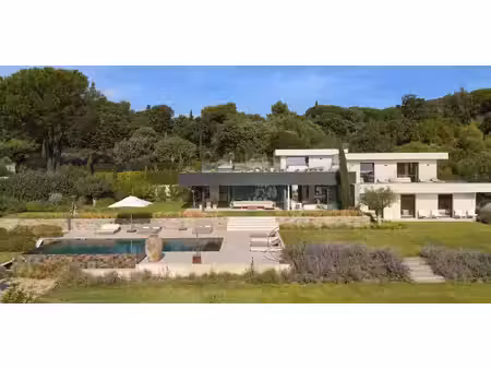 villa avec piscine en bord de mer grimaud (83)