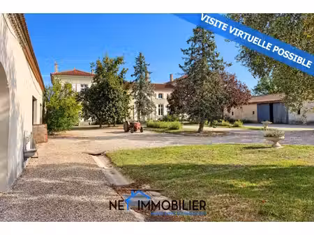 chartreuse double de 450 m2 et 1 200 m2 de chais  à 35 min d