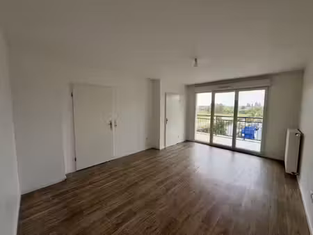 appartement 2 pièces avec balcon  parking proche futur métro