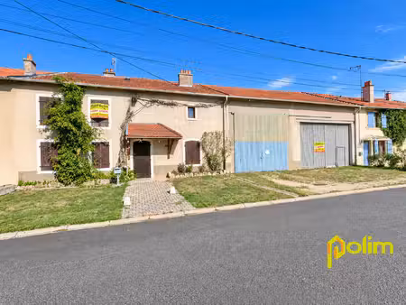 nouveauté  dans un village calme et verdoyant