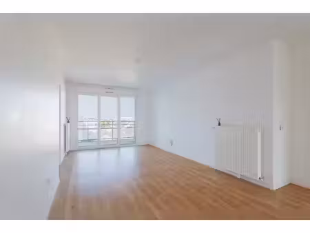 appartement 4 pièces avec balcon  parking proche futur métro