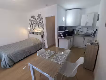 ref 2 studio meuble proche du centre ville et des commodites