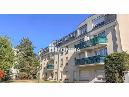 2 pieces en duplex au dernier etage avec box  a 10 min a pied de la gare