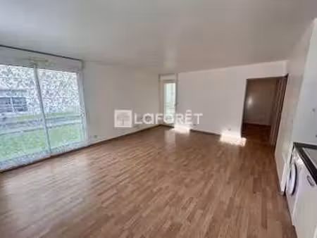 location appartement 3 pièces à guingamp (22200) : à louer 3 pièces / 59m² guingamp