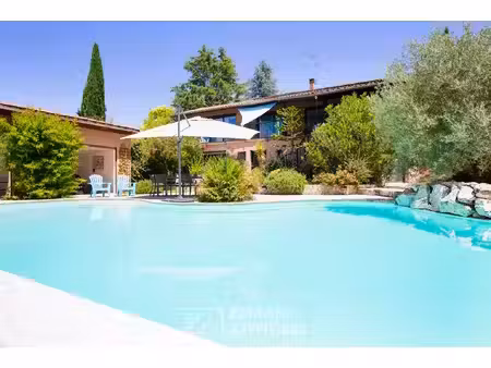 maison d'architecte avec vue  piscine et poolhouse