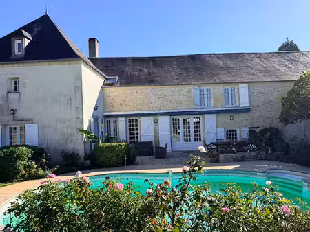 opportunité  charmante longère entièrement rénovée de 276 m² avec piscine  rare ....