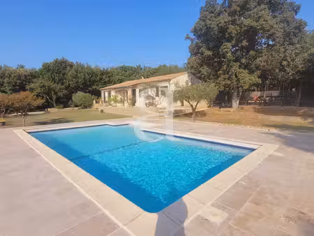 villa de plain pied avec terrain  piscine et vue ventoux