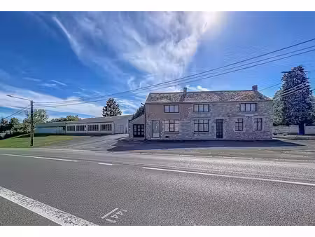 grande maison 4f avec deux entrepots spacieux