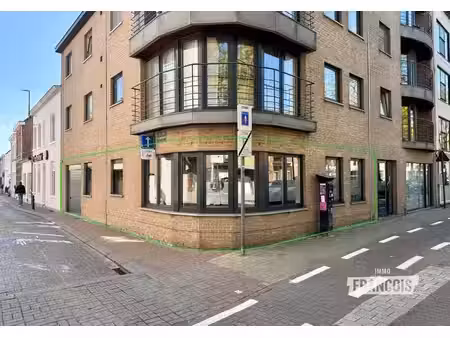 espace de bureau idéalement situé avec garage au cœur de ee…