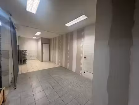 local commercial de 100m² à louer