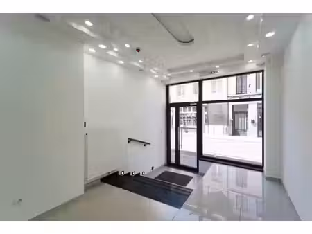 recent volledig gerenoveerd handelspand (+-280m²) in slee...