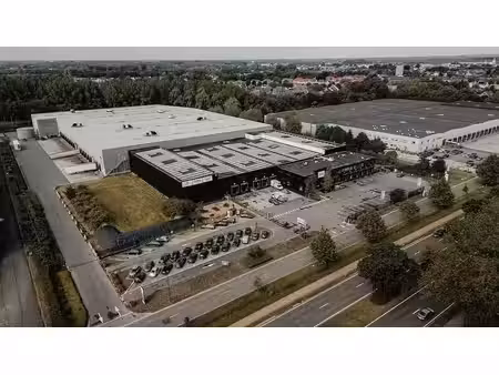 entrepôt avec bureau à louer sur site logistique à bornem