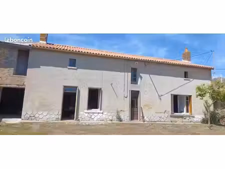 2 maisons a renover sur terrain clos murs