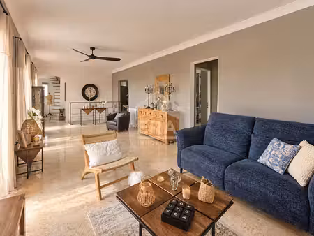 pelissanne - maison 6 pièce(s) de175 m2 rénovée avec piscine et jardin arboré