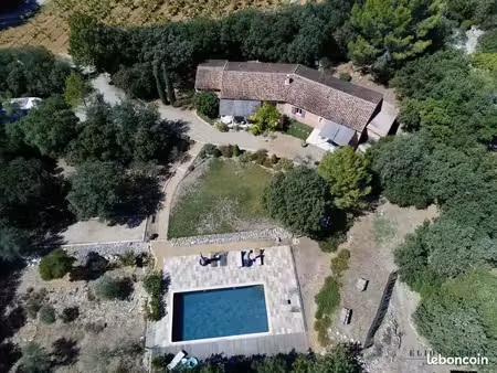 maison 9 pièces 240 m²