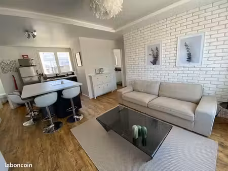 appartement de 54m2 à louer à l'année pornichet place du marché