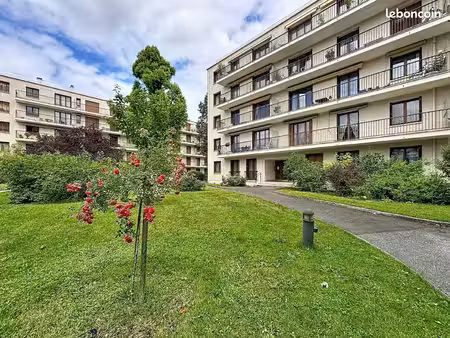 studio 1 pièce 38 m²
