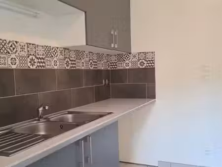 location dans un village au coeur du mélusin