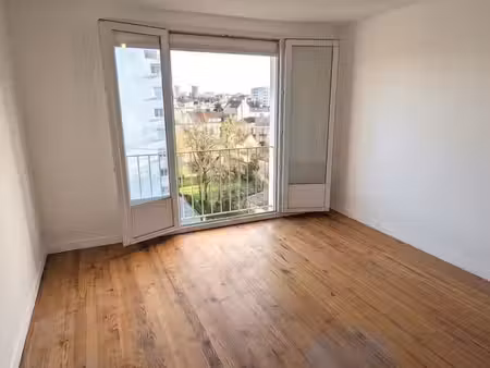 t4 lumineux – 29 rue du casterneau  nantes – 1150 cc – disponible immédiatement