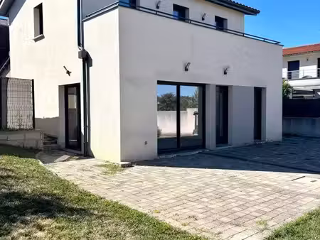 maison récente 6 pièces  garage et jardin