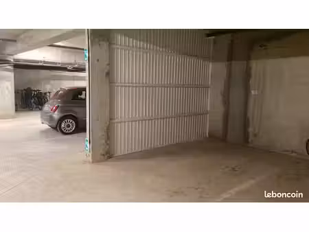 place de parking en sous-sol sécurisé - villeneuve-lès-avignon centre-ville