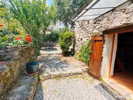 maison t2 avec jardinet à casanova