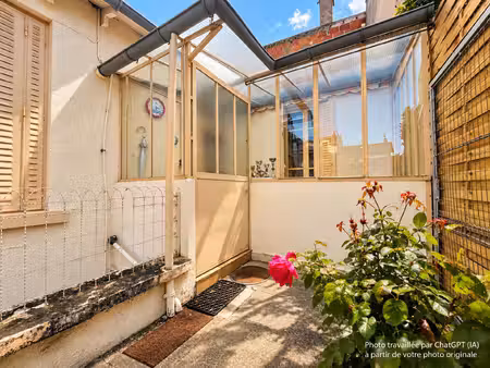 roanne – maisonnette de 49 50 m² – 1 chambre – cour d’environ 200 m² et dépendances